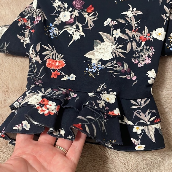 Allie Capri with Ruffle - Picture 2 of 4